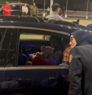 Tun Dr Mahathir Mohamad Selamat Kembali Ke Tanahair