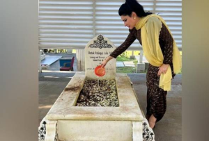 Dihalang masuk rumah, isteri bekas TYT Sarawak buat laporan polis