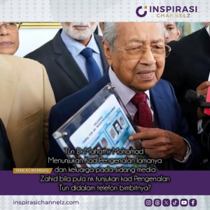 TUN DR MAHATHIR MOHAMAD MENUNJUKKAN GAMBAR KAD PENGENALAN ASLINYA.