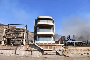 Rumah Mewah Di Malibu Terselamat Daripada Kebakaran