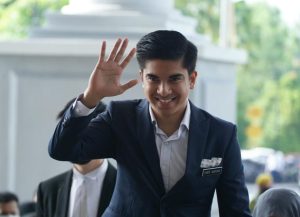 Tiada Peruntukan, Syed Saddiq Terpaksa Menjadi Model Untuk Rakyat Muar