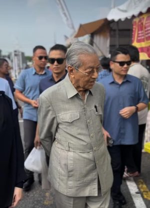 Tun Dr Mahathir Singgah Bazaar Ramadan Putrajaya