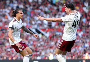 Manchester United Dibaham Arsenal Dihalaman Sendiri