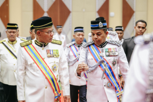 KEBERANIAN DAN DEDIKASI WARGA SANG SAKA BIRU TERUS DIHARGAI